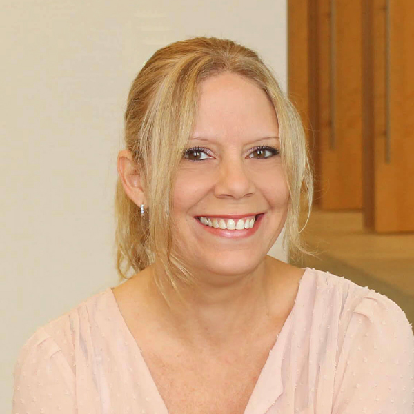 Headshot of Jennifer Pipes